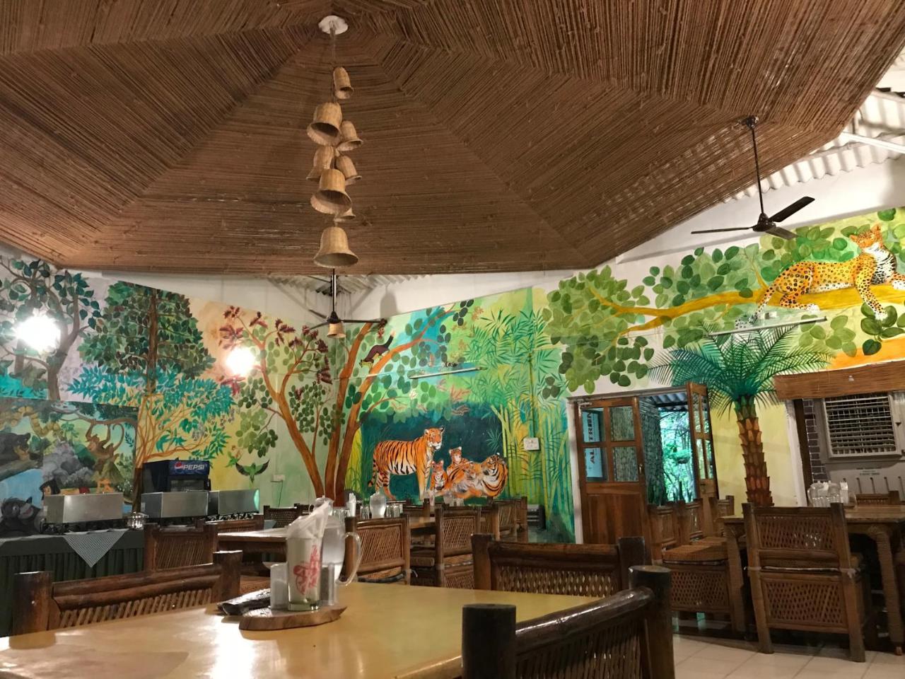 Baaz Jungle Resort Khawasa Exterior photo